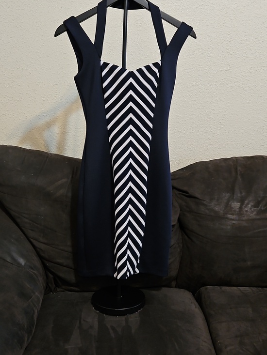 Guess Dresses & Skirts - GUESS Navy and White Chevron Midi Dress